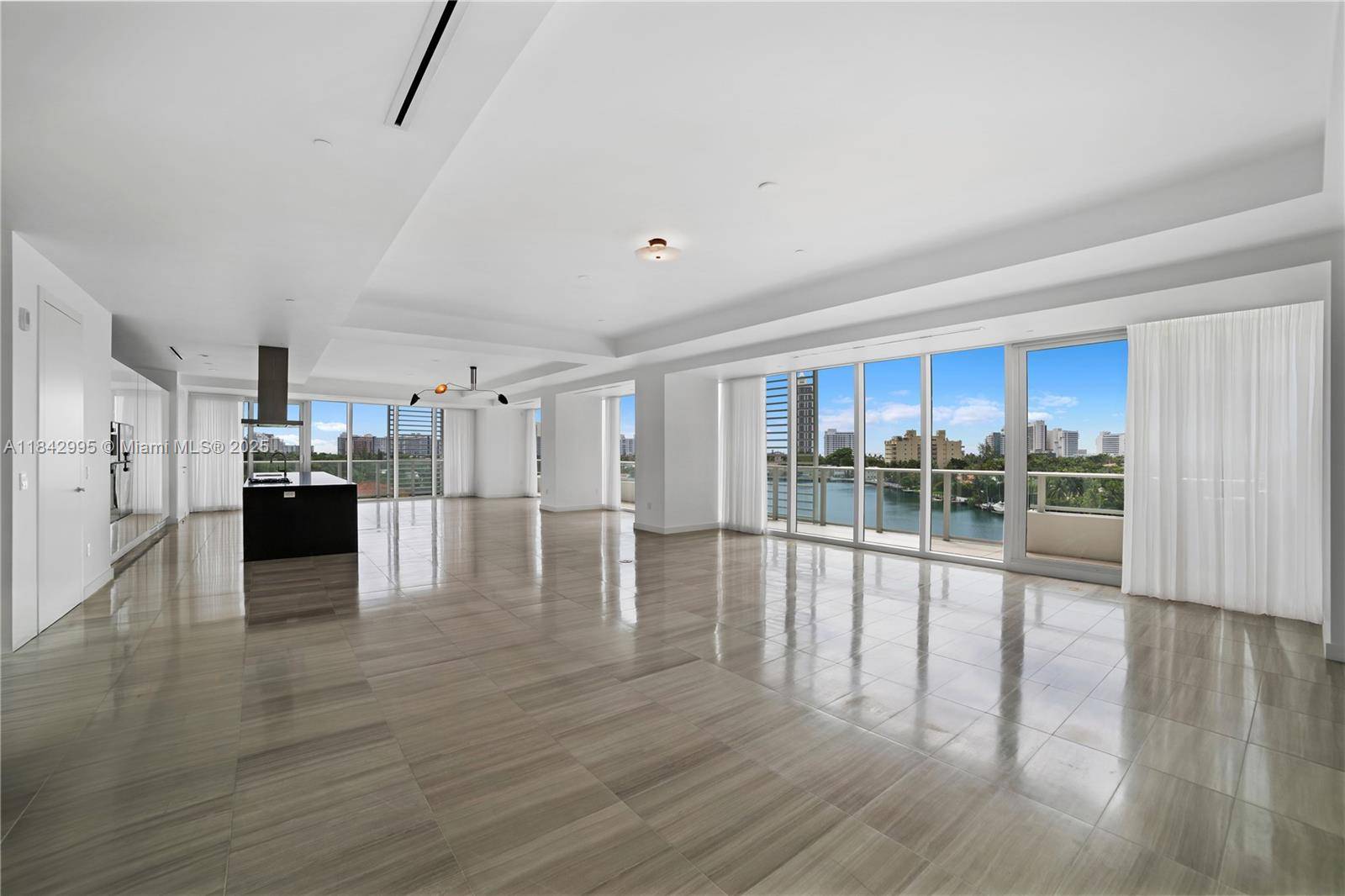 Miami Beach, FL 33140,4701 N Meridian Ave #502