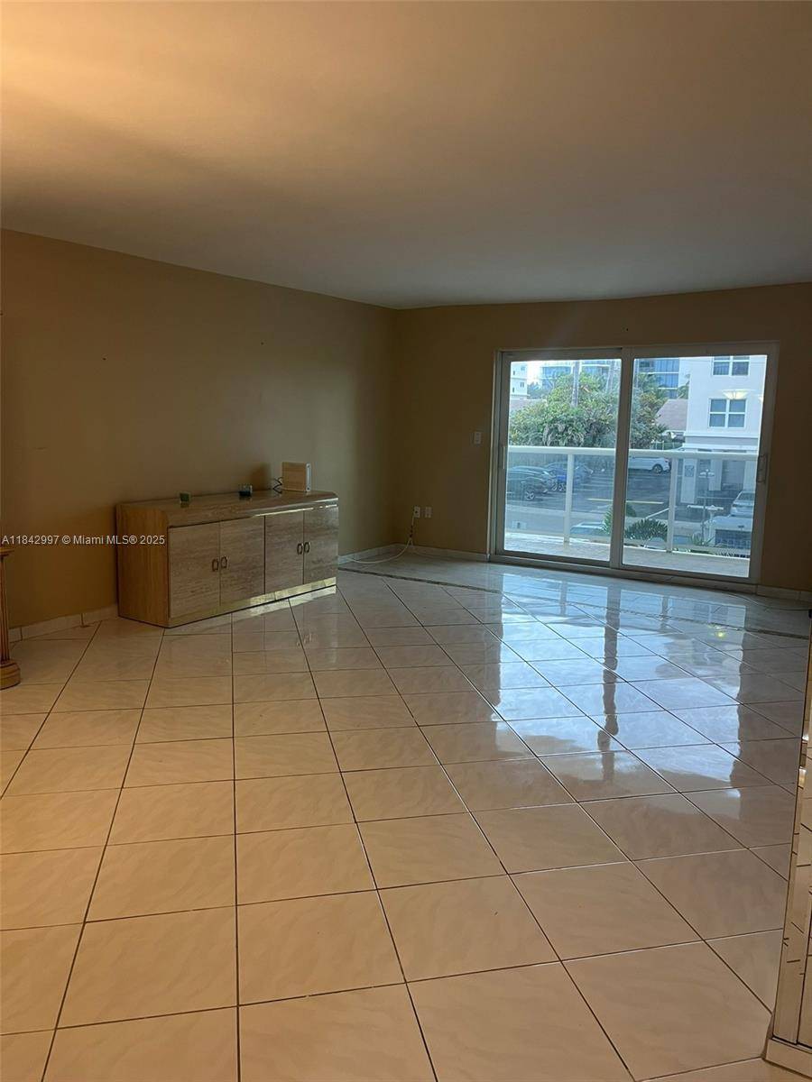 Hollywood, FL 33019,1801 S Ocean Dr #207