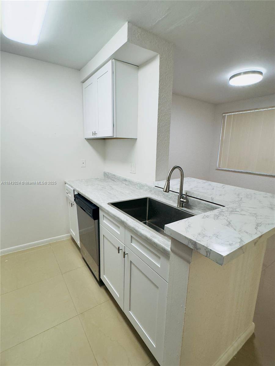 Oakland Park, FL 33309,2851 N Oakland Forest Dr #110