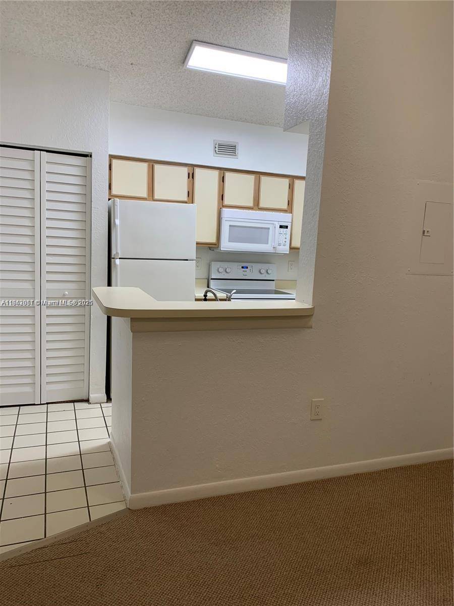 Oakland Park, FL 33309,2811 N Oakland Forest Dr #303