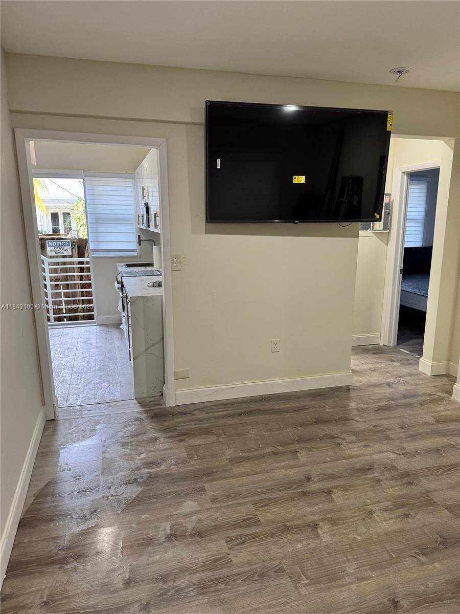 Miami Beach, FL 33140,4730 Pine Tree Dr #18