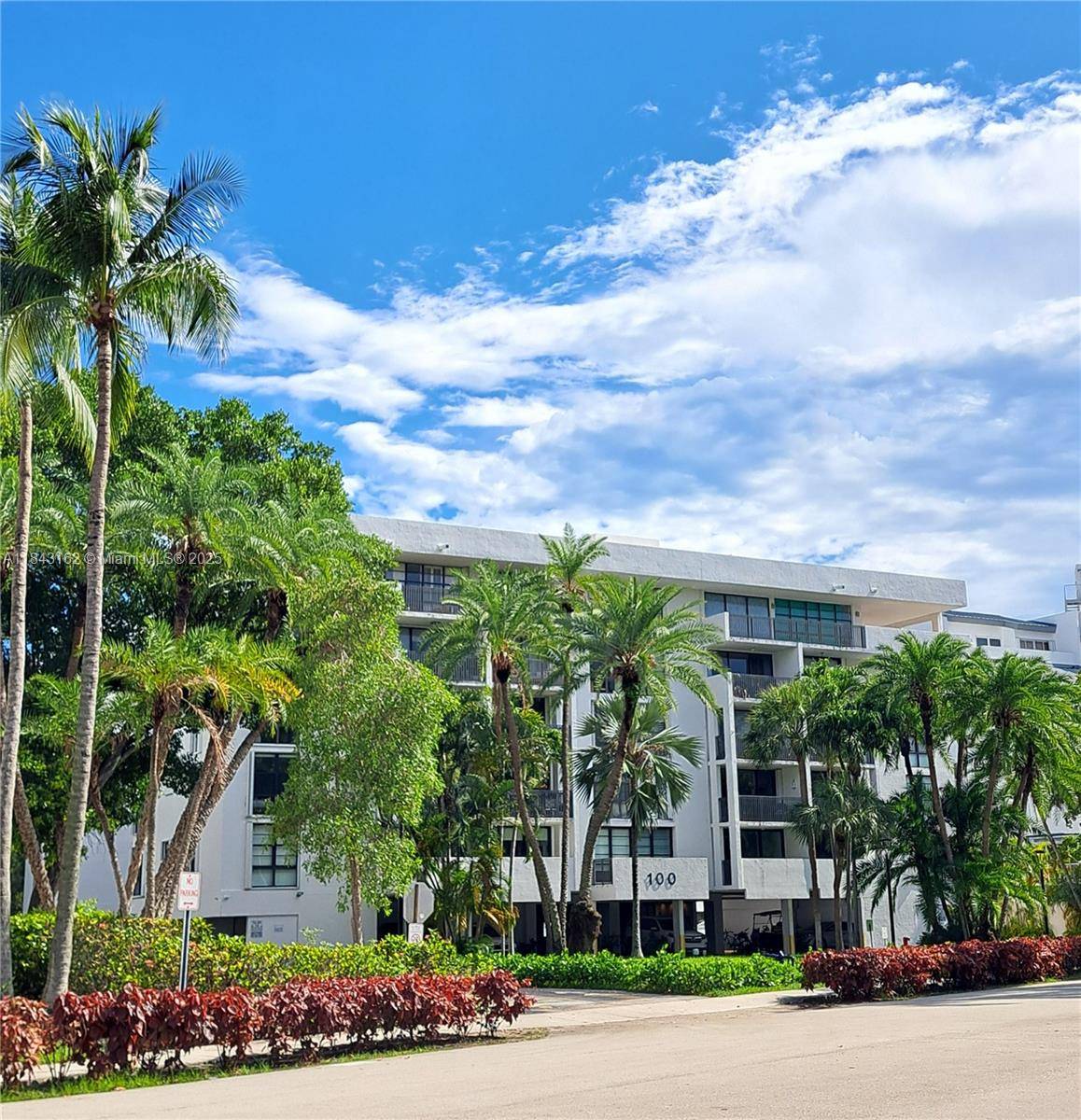 Key Biscayne, FL 33149,100 Ocean Lane Dr #403