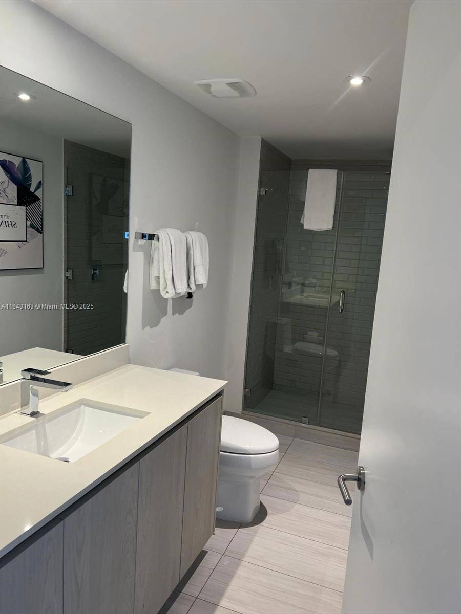 Hollywood, FL 33019,4010 S Ocean Dr #R2004