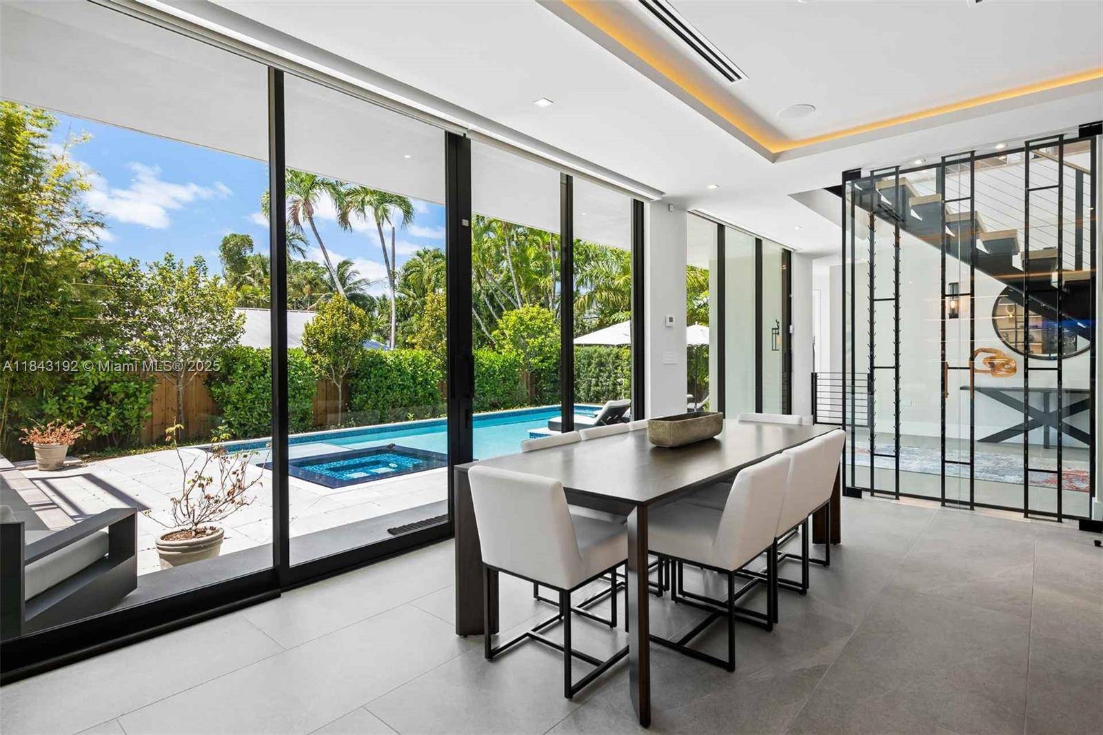 Miami Beach, FL 33140,5288 Alton Rd