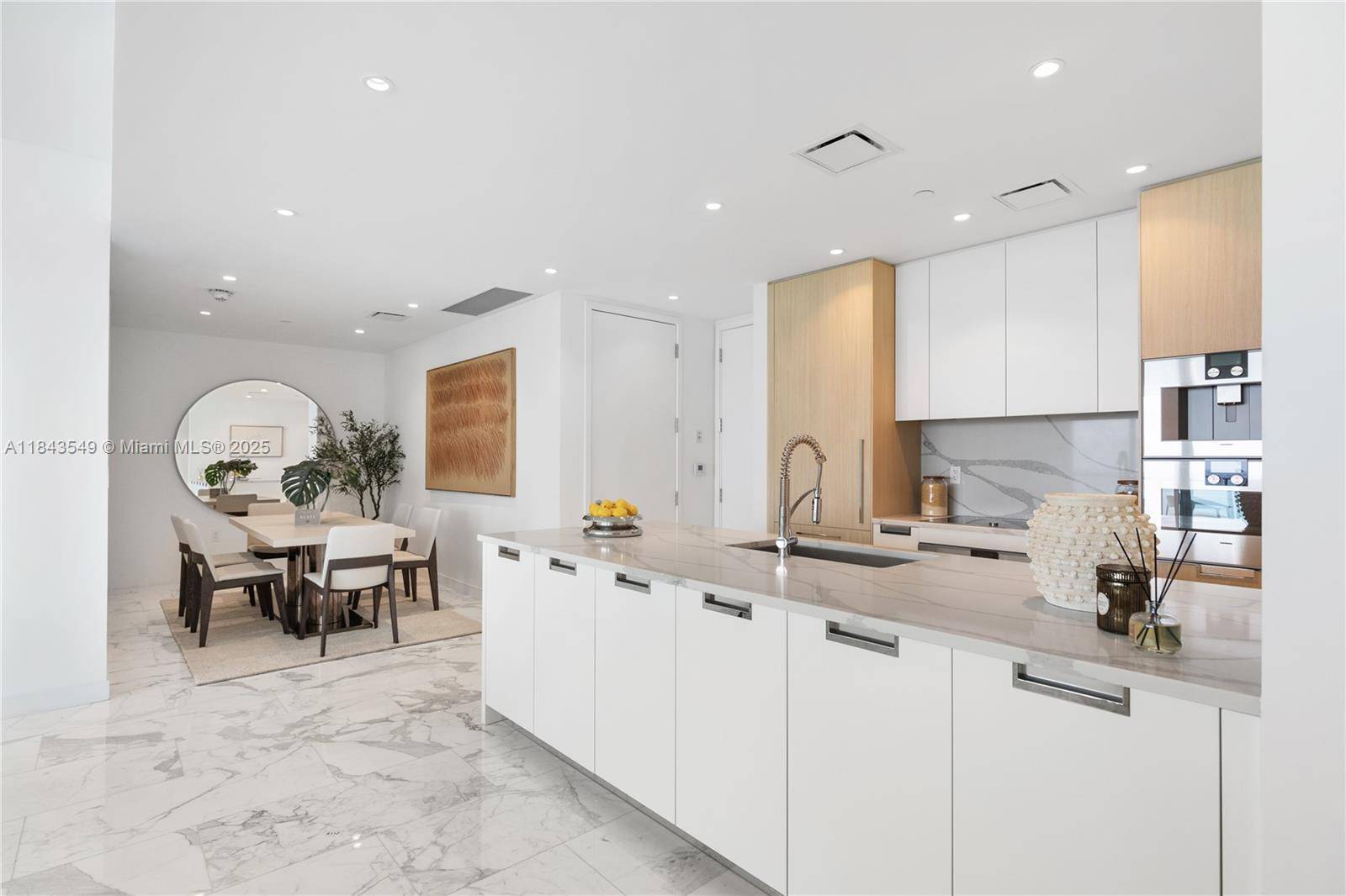 Sunny Isles Beach, FL 33160,15701 Collins Ave #1004