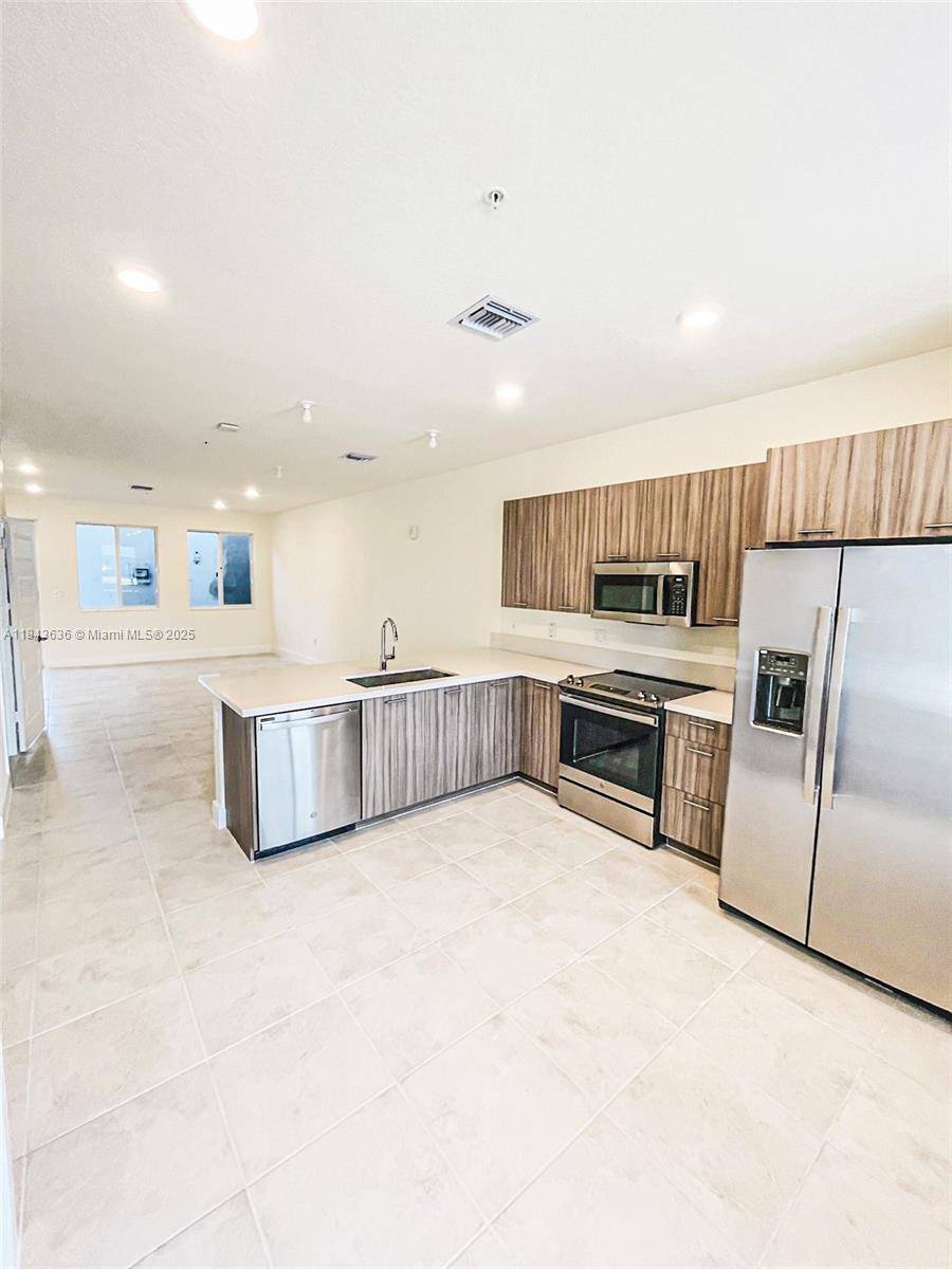 Doral, FL 33178,6425 NW 103rd Pl #105