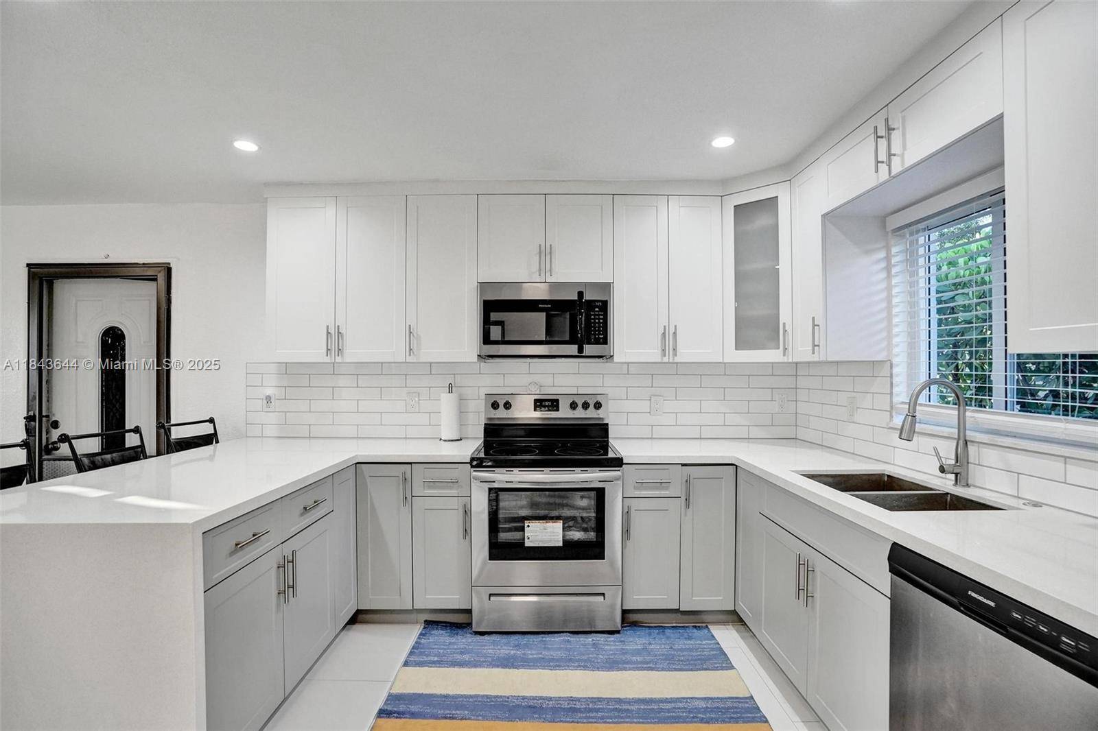 Oakland Park, FL 33334,320 NE 33rd St