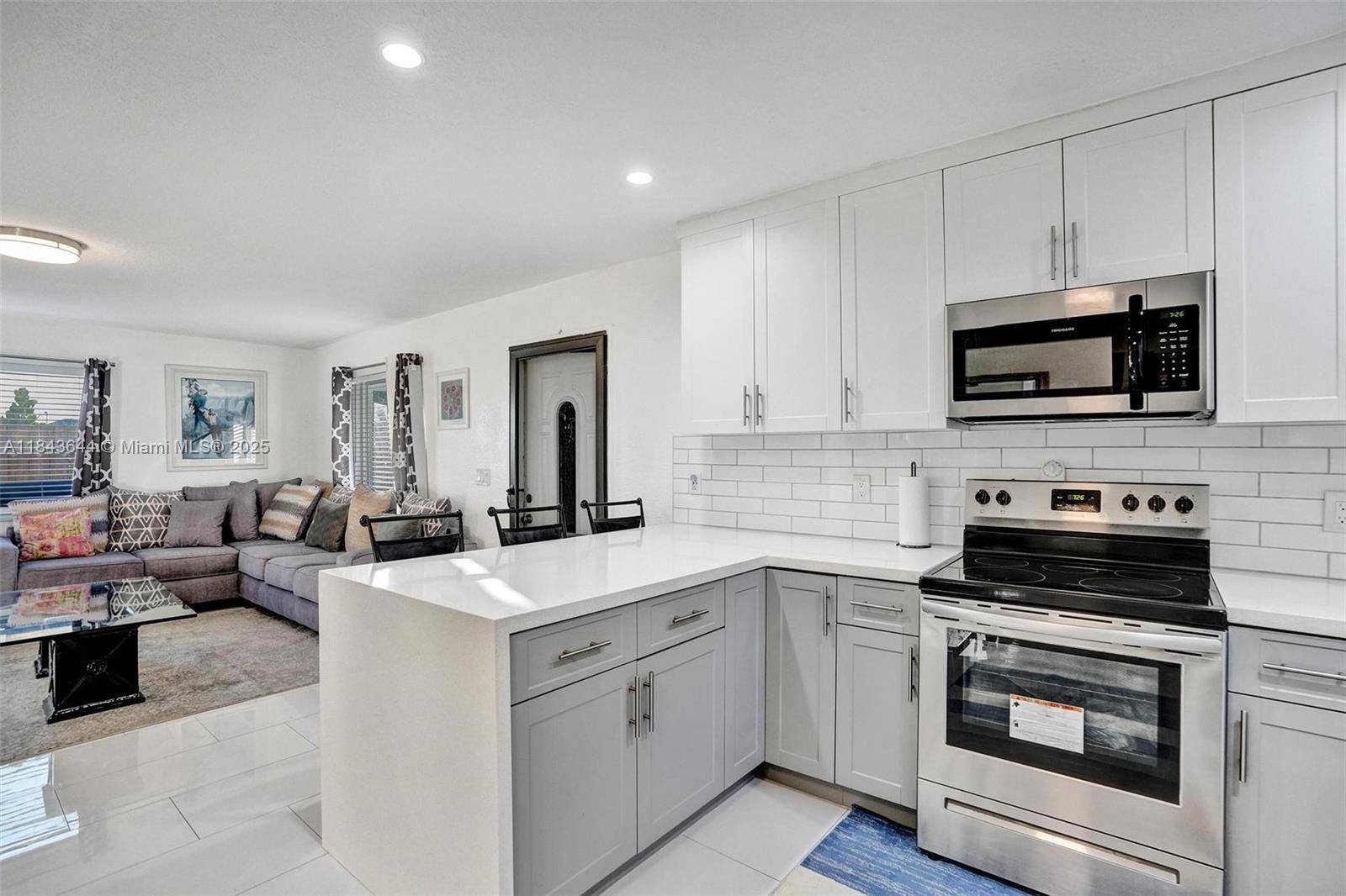 Oakland Park, FL 33334,320 NE 33rd St