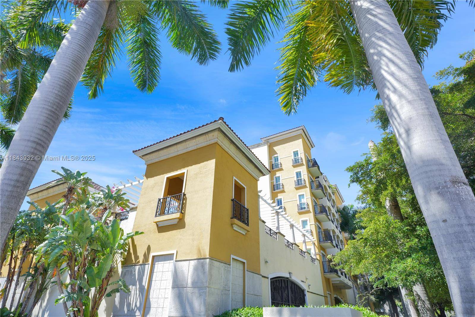 Coral Gables, FL 33134,20 Calabria Ave #302
