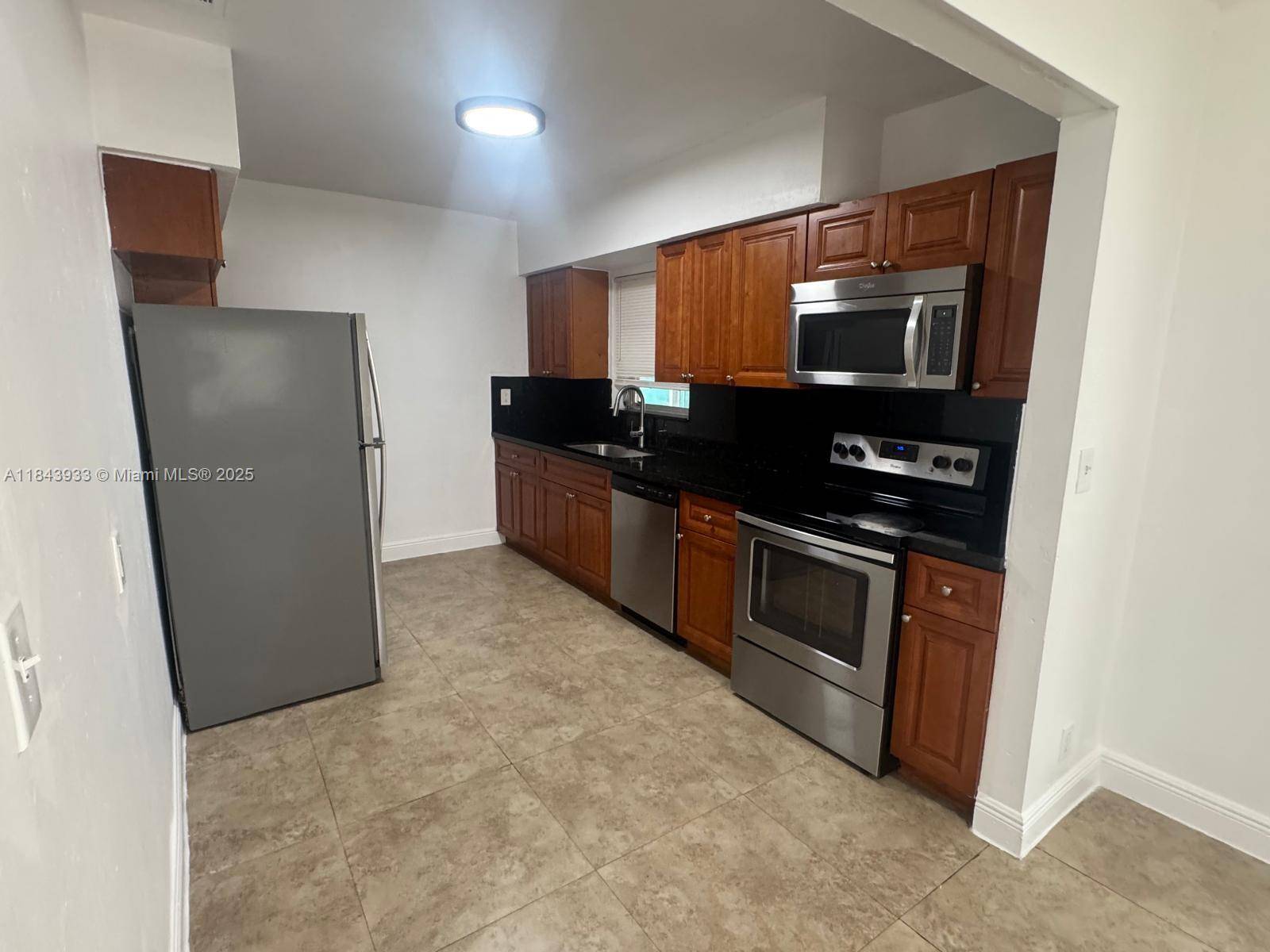 North Miami Beach, FL 33162,860 NE 164th St