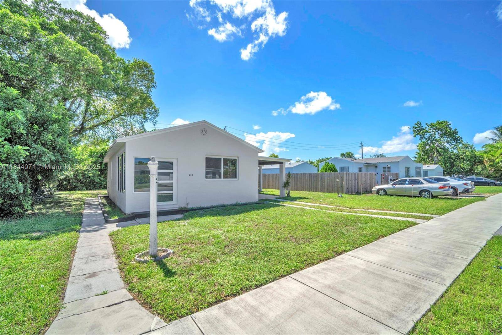 Hollywood, FL 33021,208 N 56th Ave