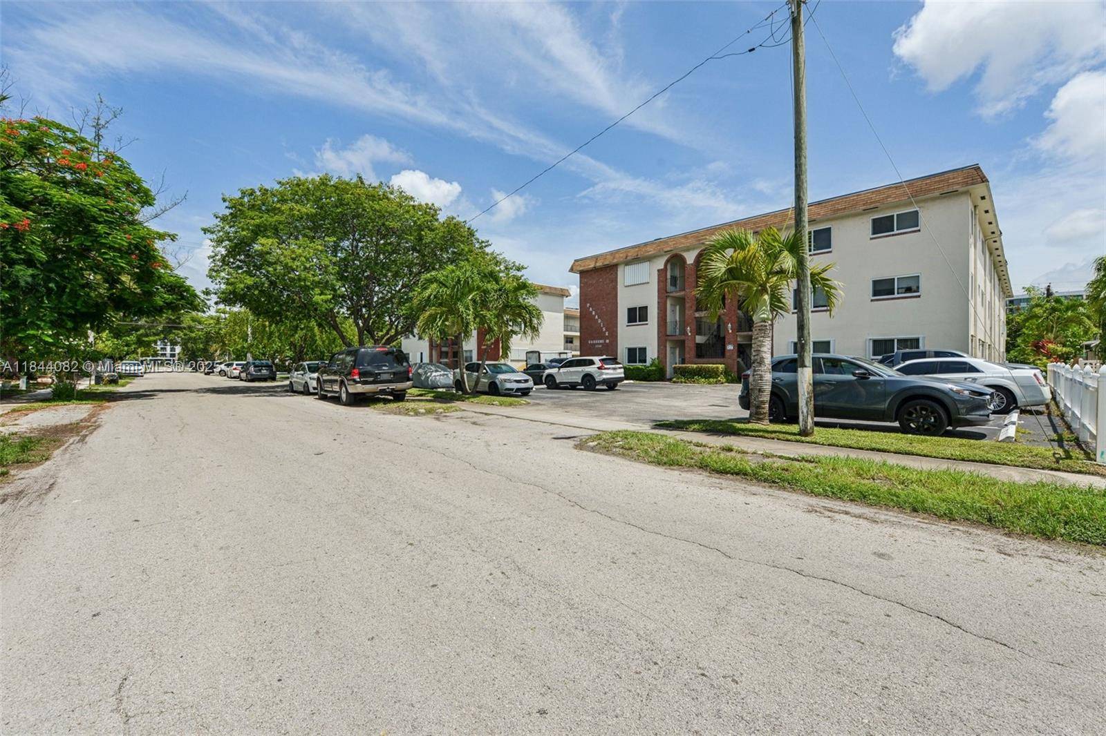 Hollywood, FL 33020,2210 Taylor St #101