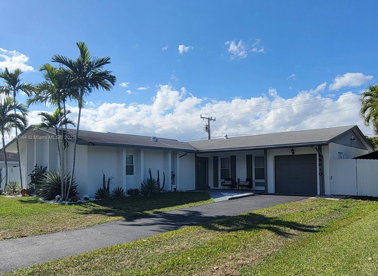 Cutler Bay, FL 33157,19610 Lenaire Dr