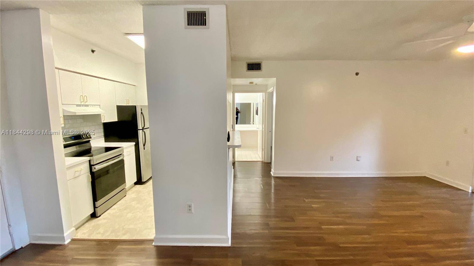 Aventura, FL 33180,19901 E Country Club Dr #2103