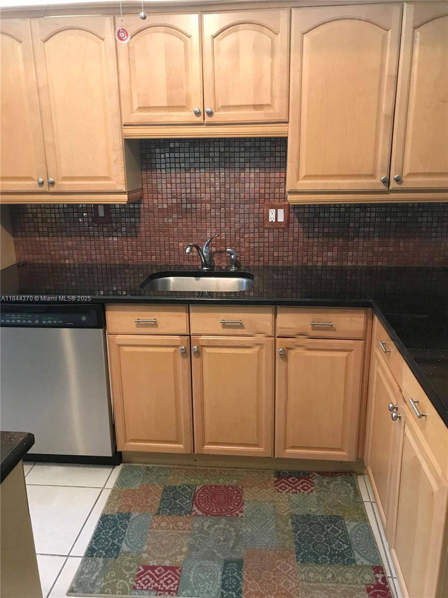 Miami, FL 33173,10483 SW 78th St