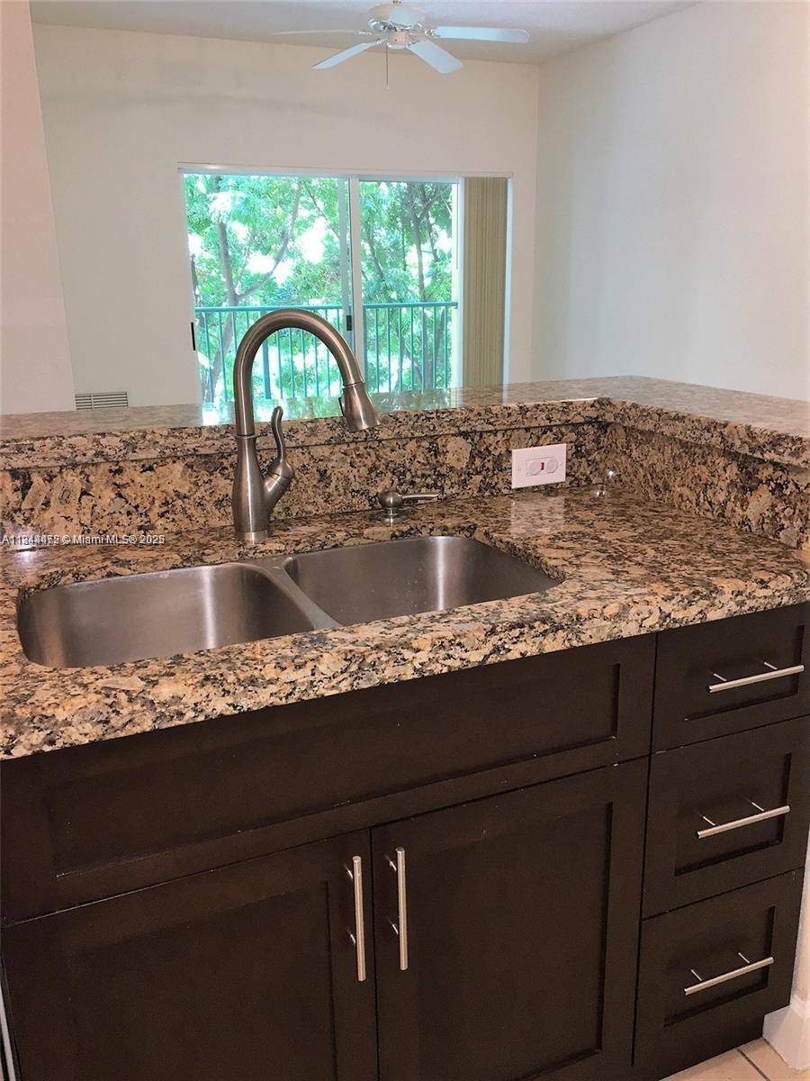 South Miami, FL 33143,6001 SW 70 ST #324