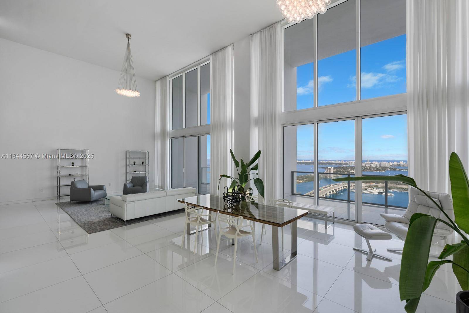 Miami, FL 33132,1040 Biscayne Blvd #4402