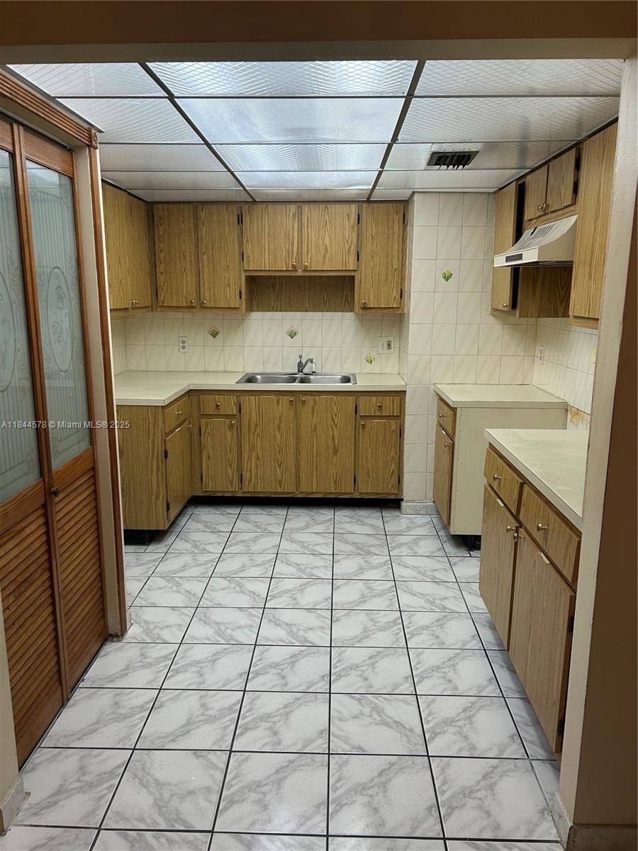 Miami, FL 33167,1940 NW 119th St #803
