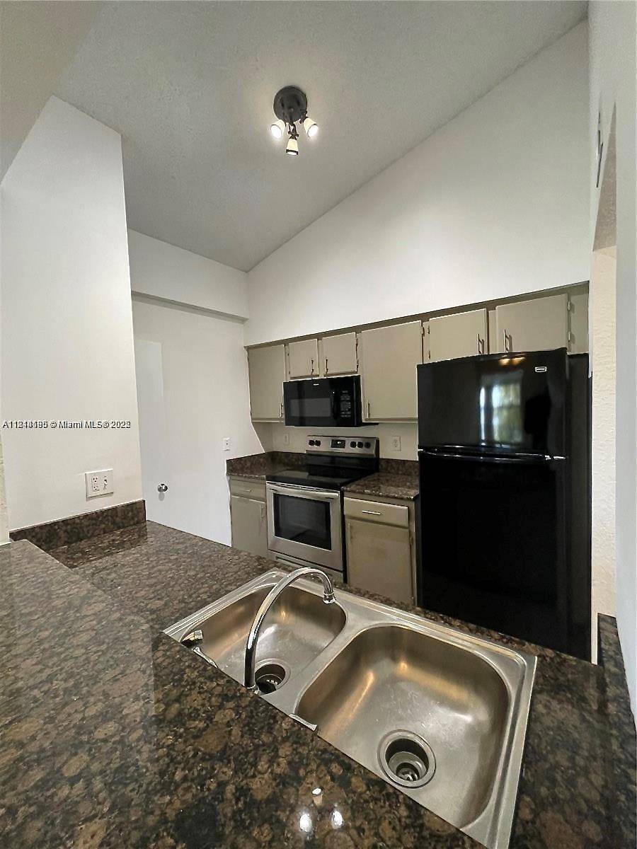 Oakland Park, FL 33309,2841 N Oakland Forest Dr #211