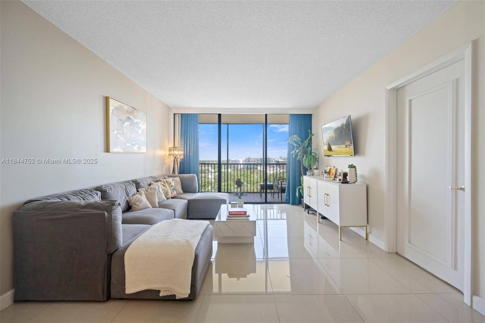 Aventura, FL 33180,20335 W Country Club Dr #1402