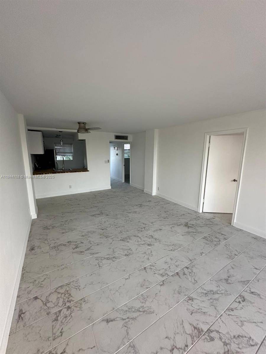 Oakland Park, FL 33309,114 Royal Park Dr #4A