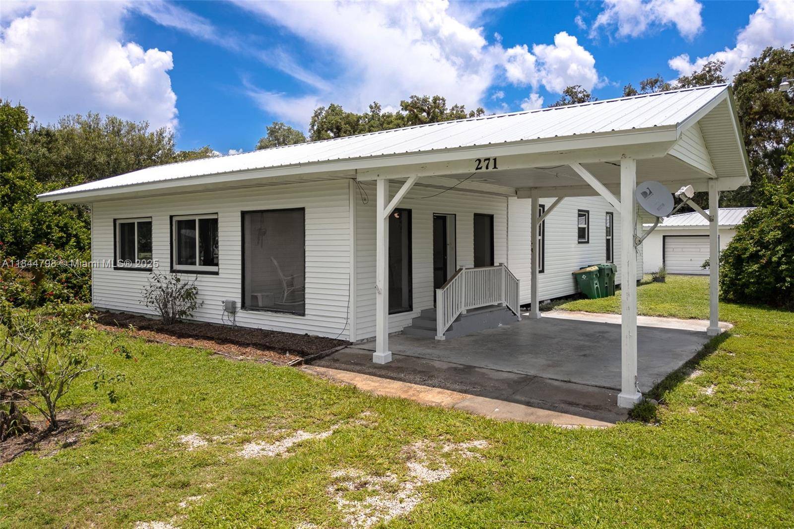 La Belle, FL 33935,271 N Riverview St