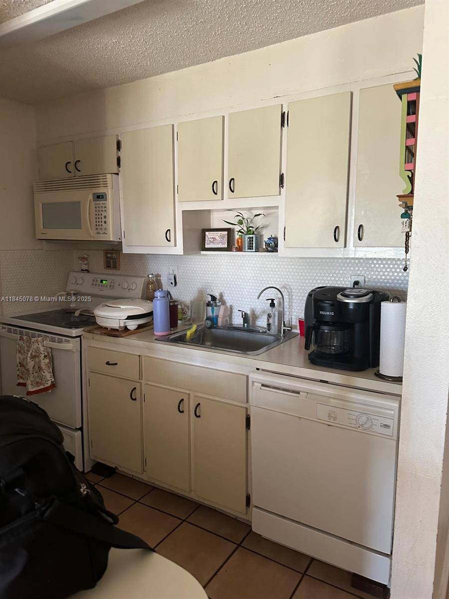 Miami Springs, FL 33166,309 S Royal Poinciana Blvd #302