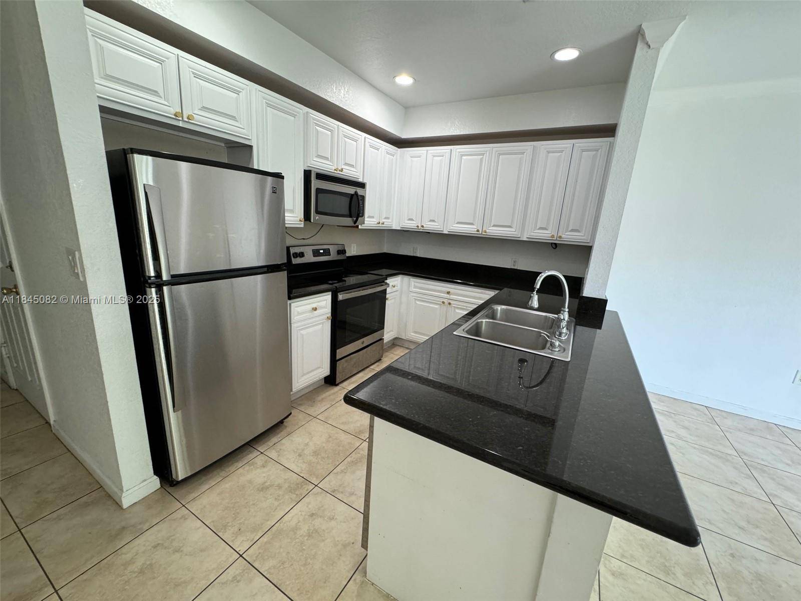 Hallandale Beach, FL 33009,35 SE 3rd Ave #35