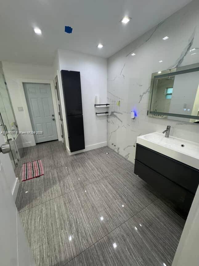 North Miami Beach, FL 33162,16082 NE 9th Ct #1