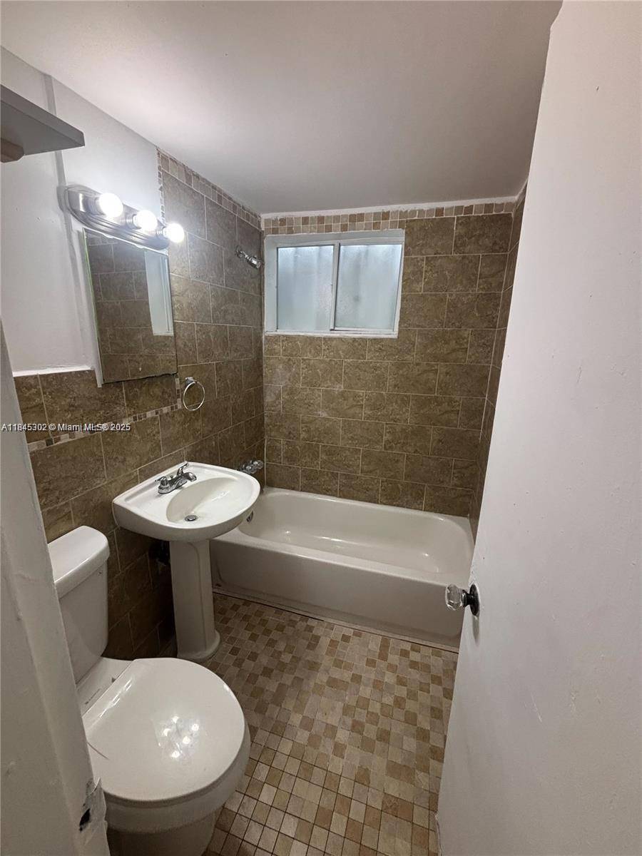 Miami, FL 33136,542 NW 8th #8