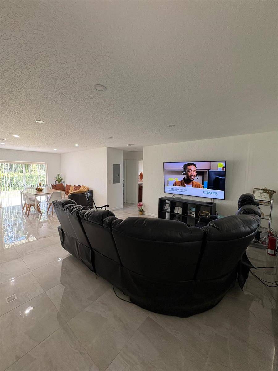 Miami, FL 33142,2475 NW 55th St
