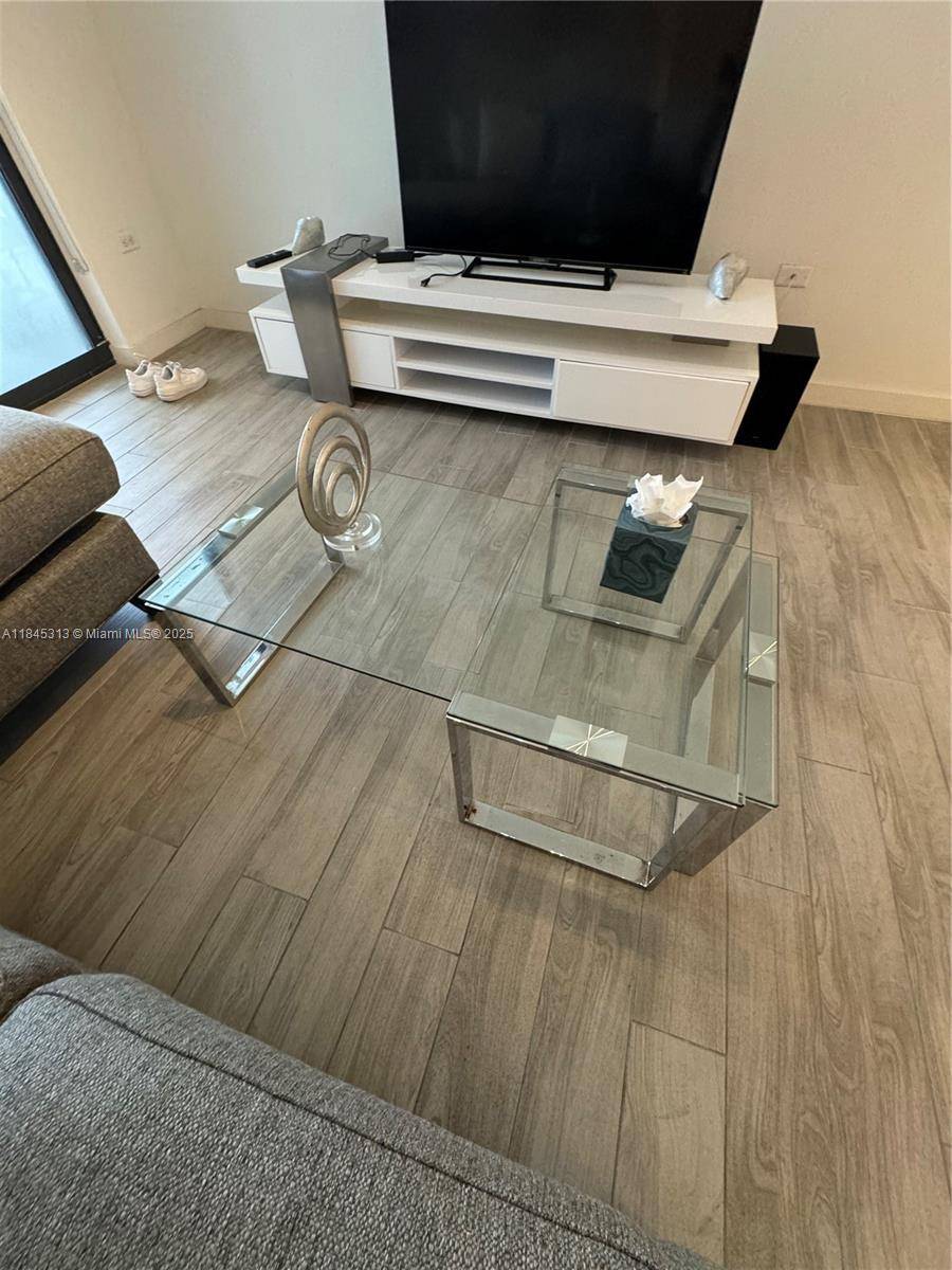 Miami, FL 33130,999 SW 1st Ave #1401