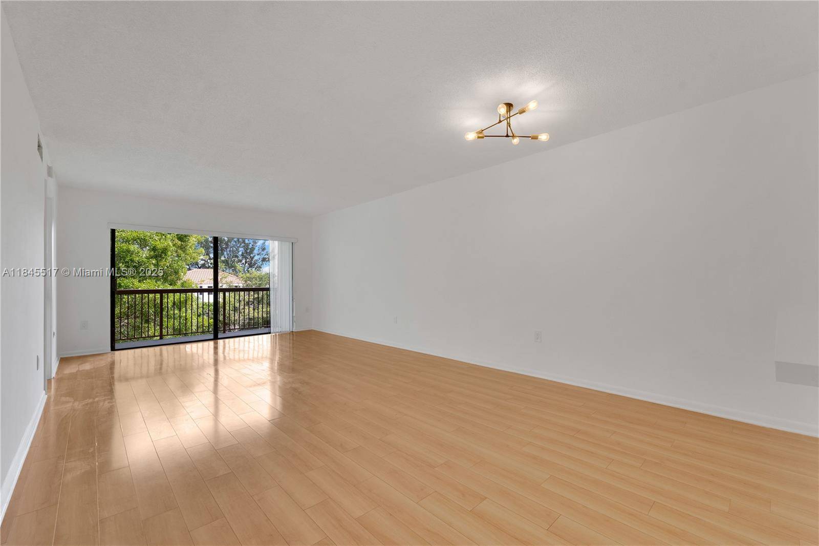 Miami, FL 33172,10227 NW 9th St Cir #304-3