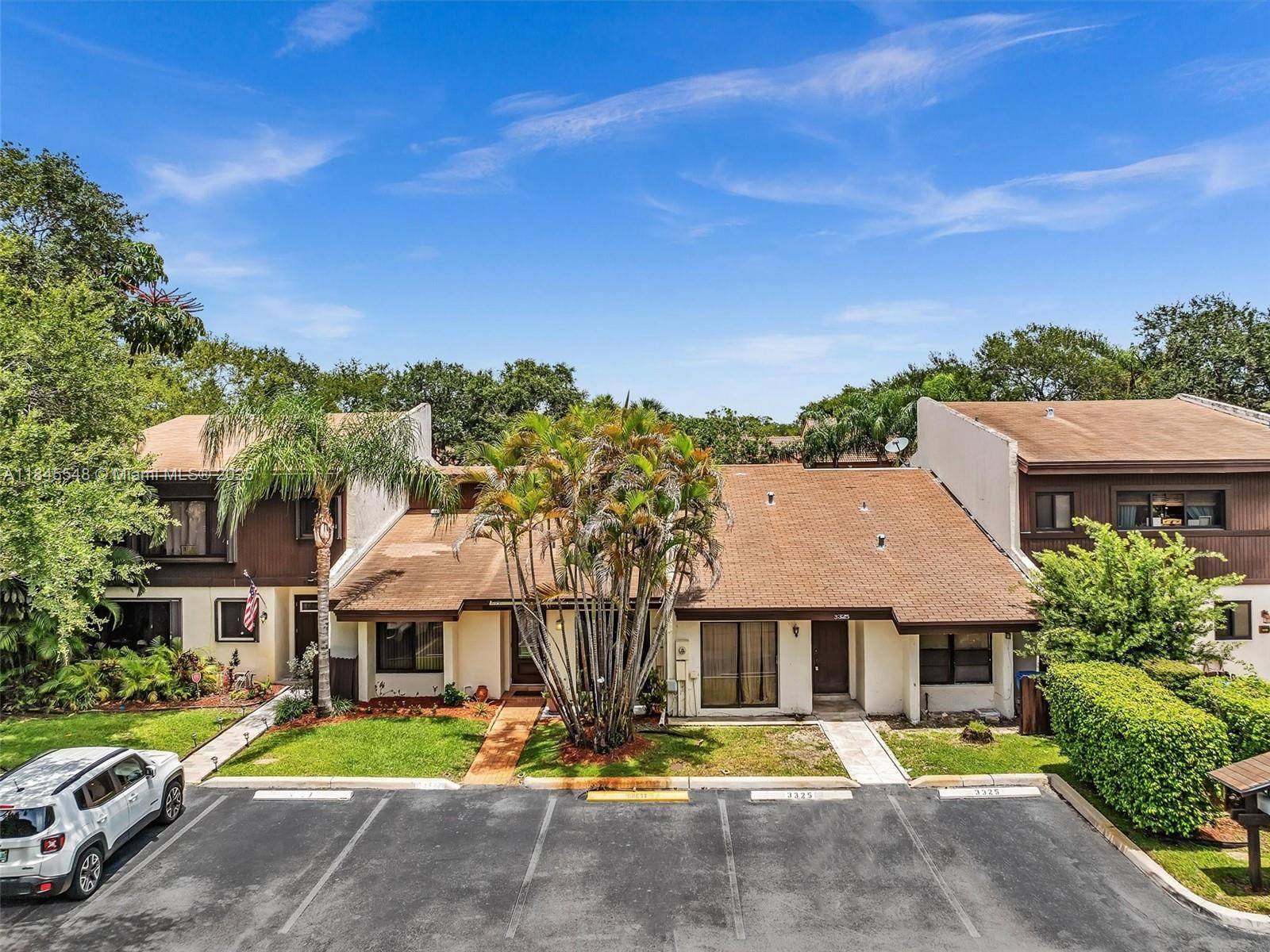 Hollywood, FL 33021,3327 Oak Dr
