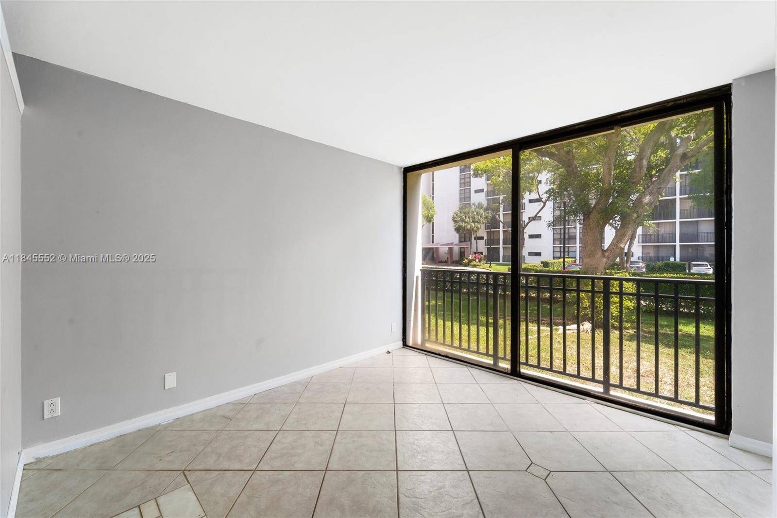 Sunny Isles Beach, FL 33160,16919 N Bay Rd #115