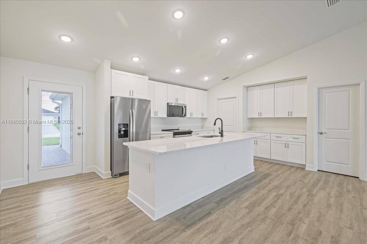 Cape Coral, FL 33993,621 NW 14th Ter