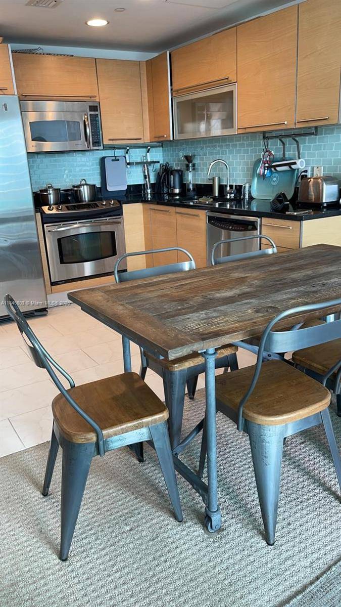 Miami, FL 33131,950 Brickell Bay Dr #3909