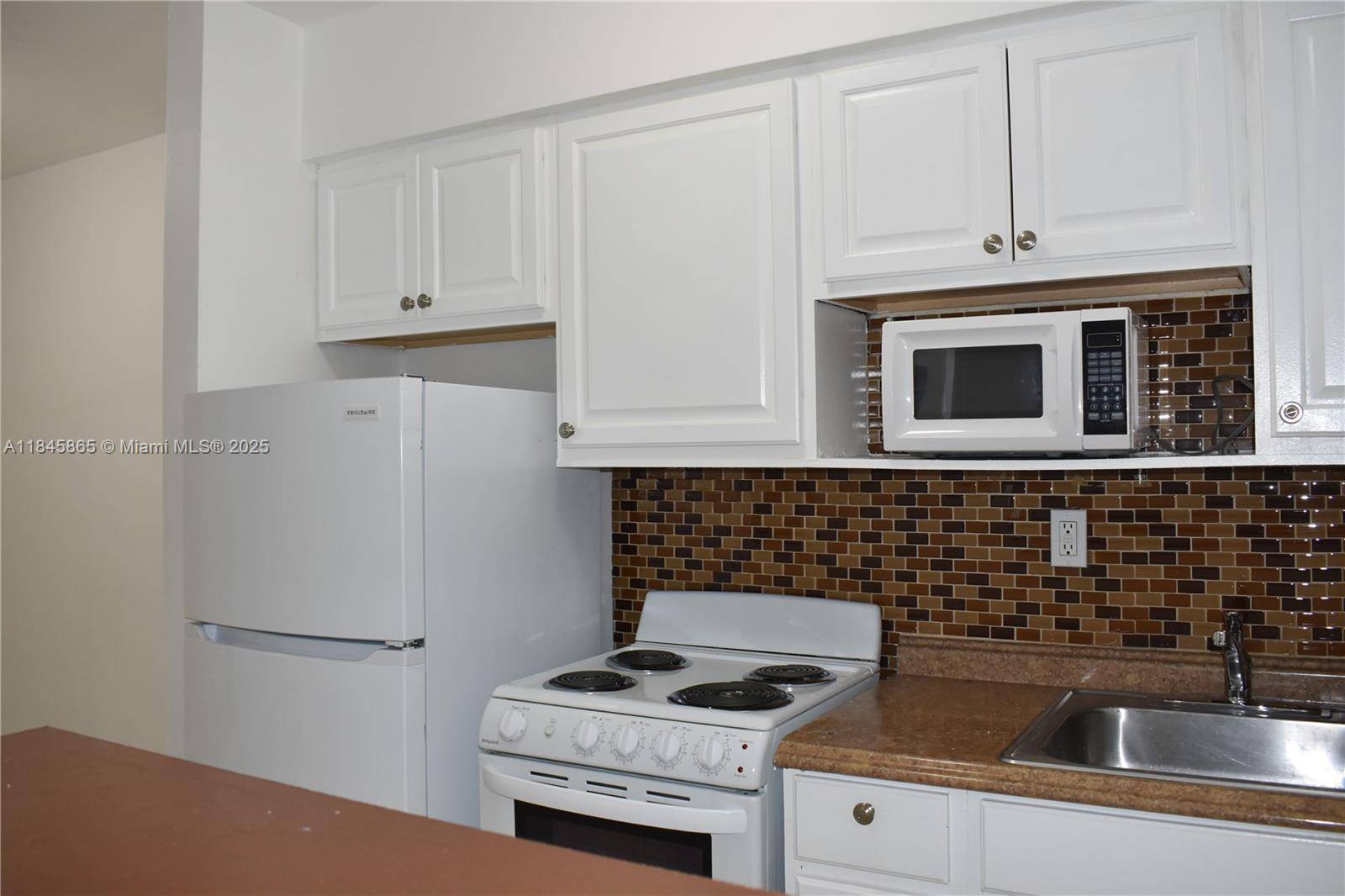 North Miami Beach, FL 33162,16851 NE 21st Ave #17