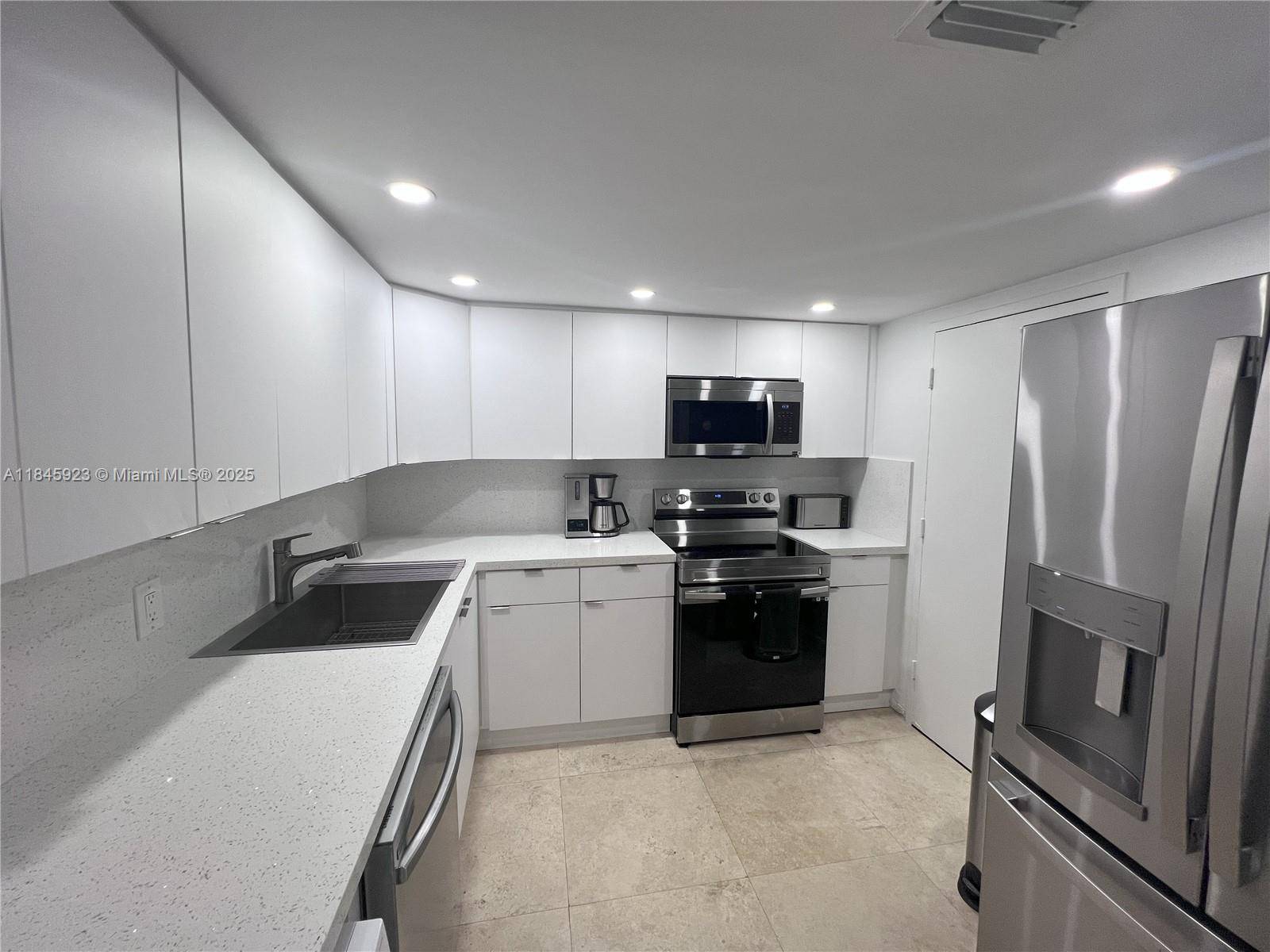 Miami Beach, FL 33139,800 West Ave #635