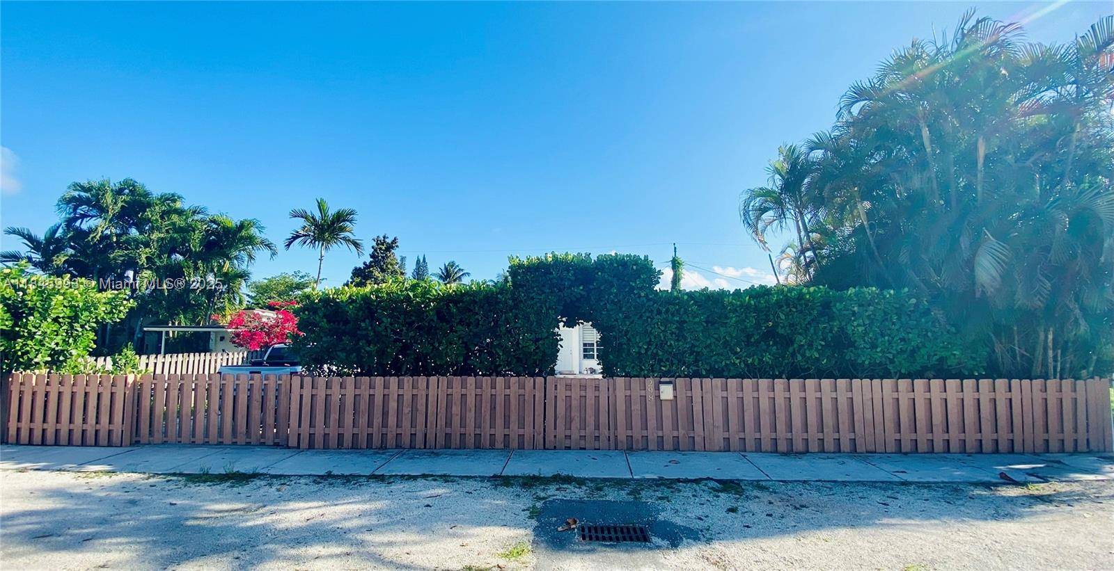 Miami, FL 33150,298 NW 105th St