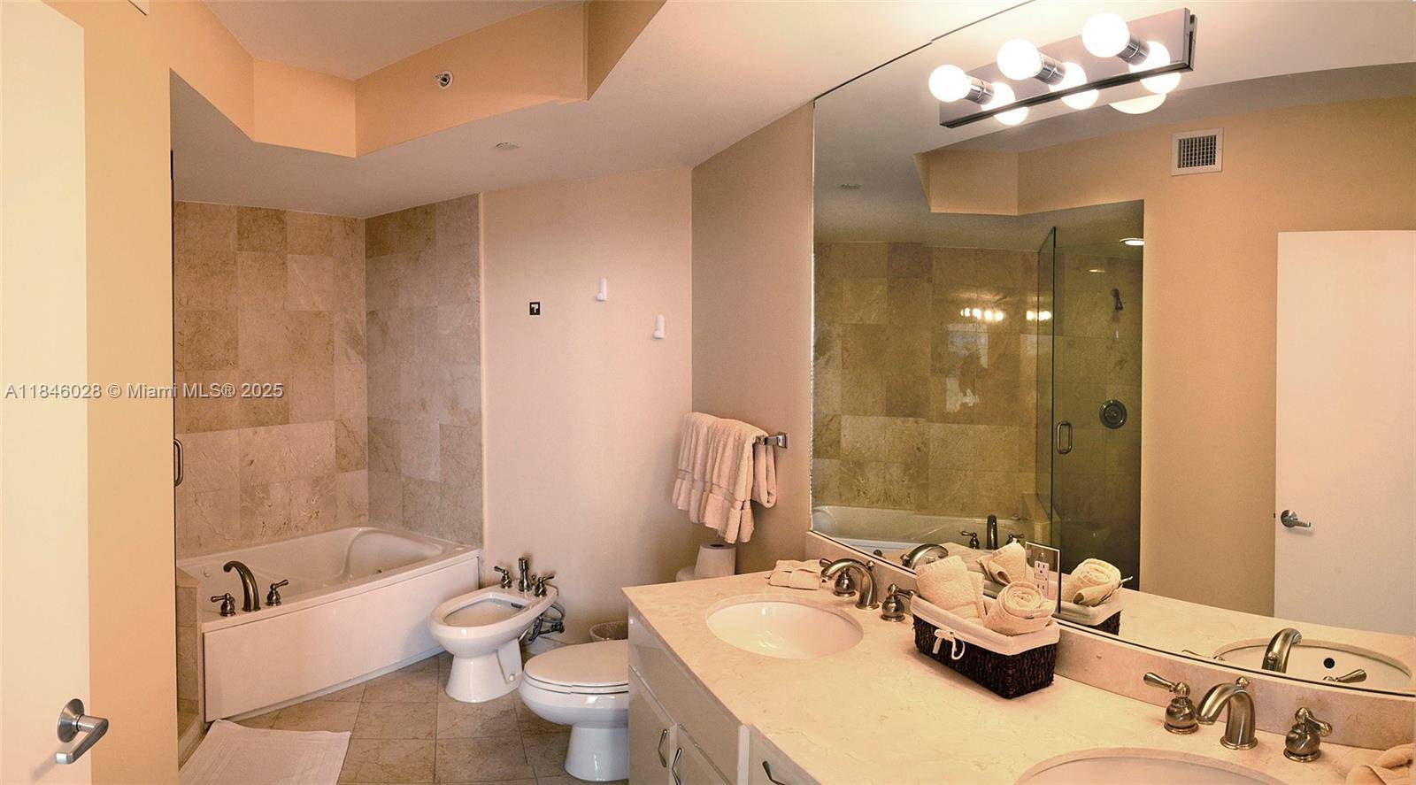 Miami Beach, FL 33141,6365 Collins Ave #3907