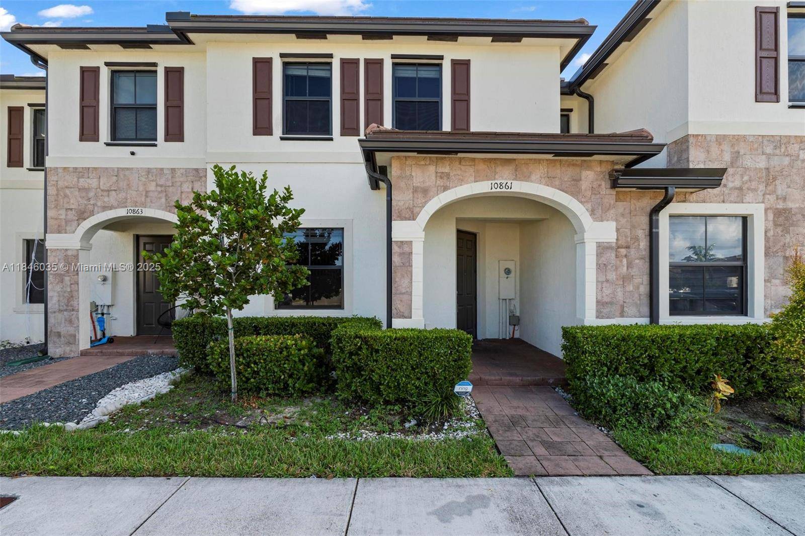 Hialeah, FL 33018,10861 W 32nd Ln #10861