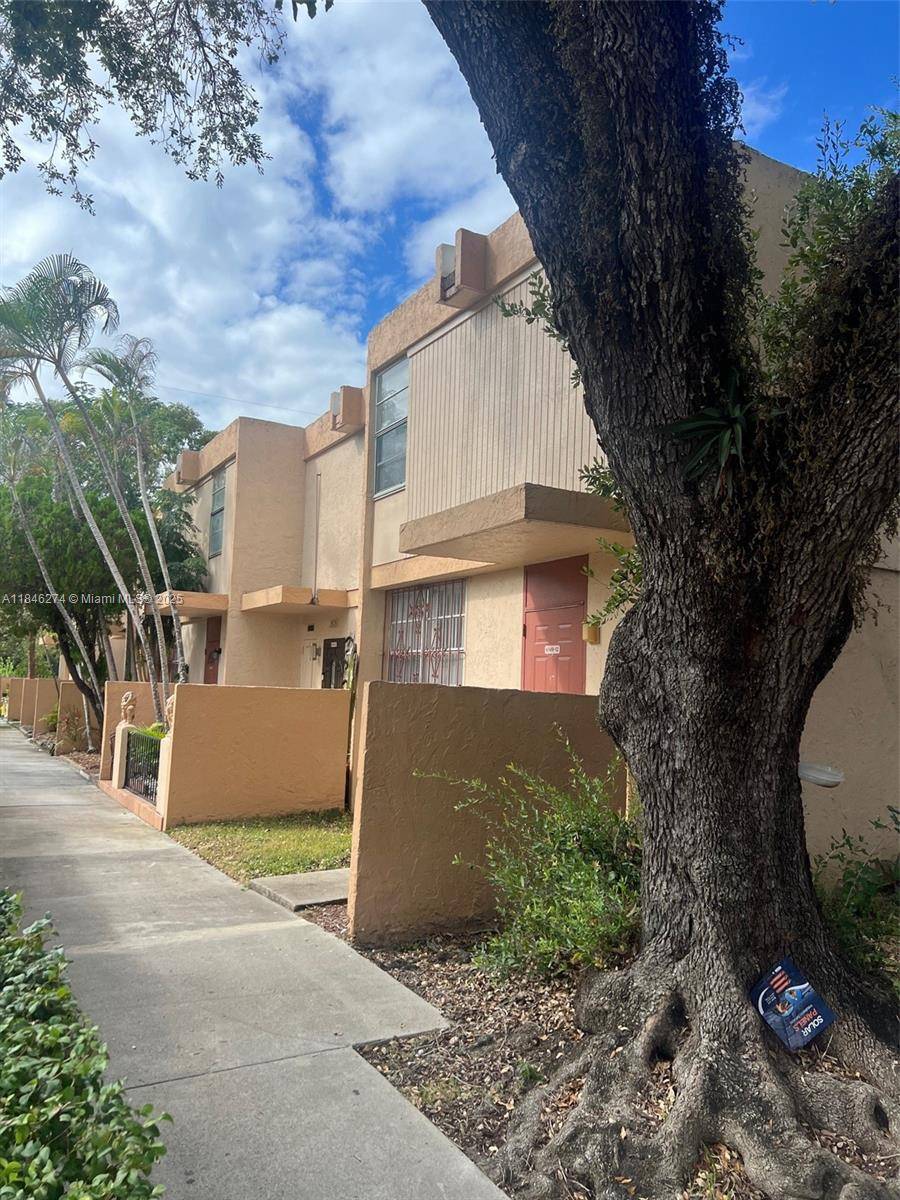 South Miami, FL 33143,6149 SW 69th St #12