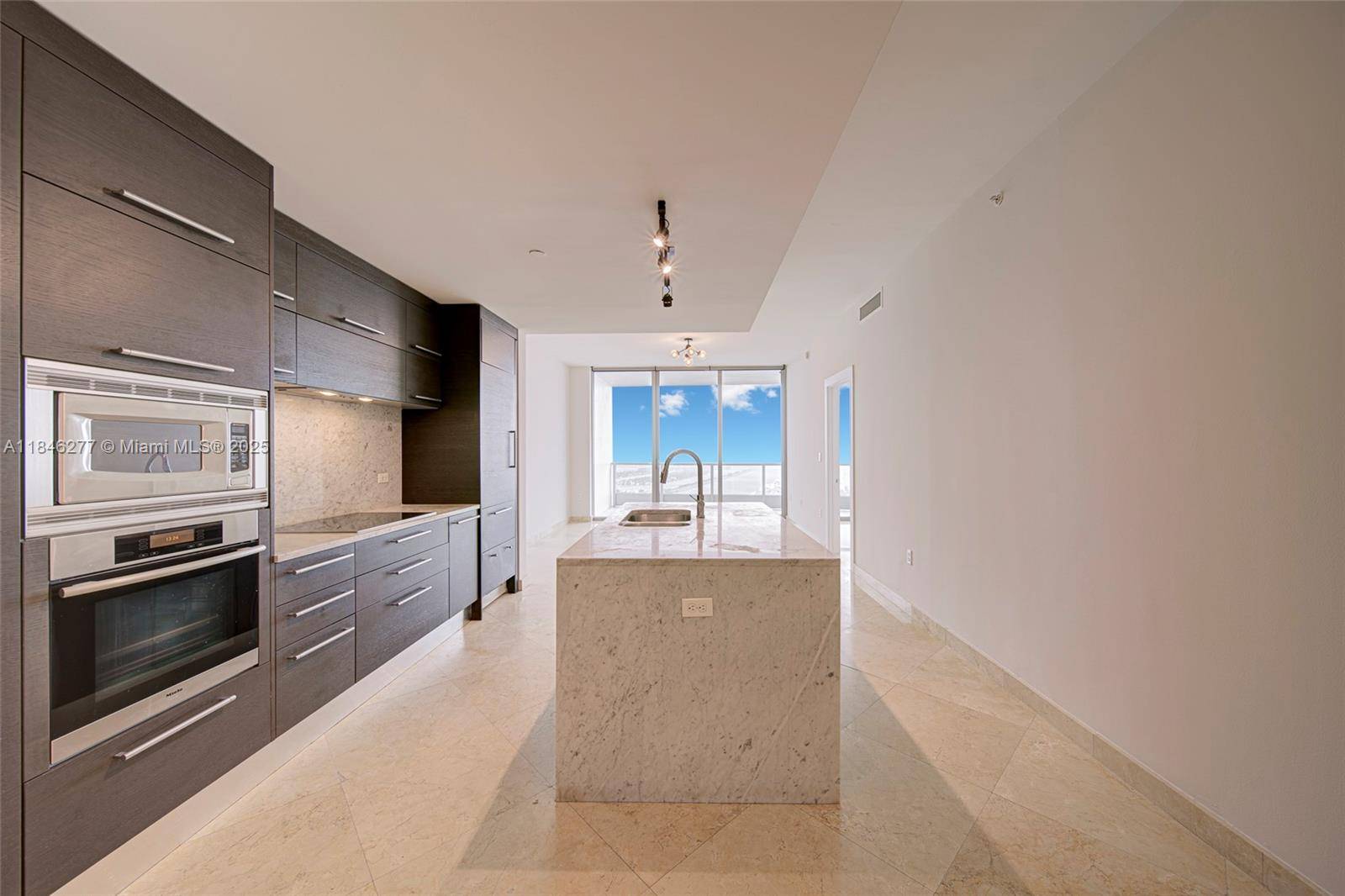 Miami, FL 33132,900 Biscayne Blvd #5203