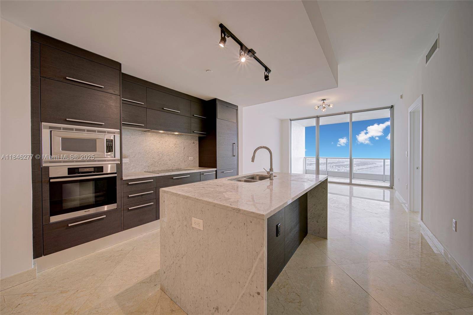 Miami, FL 33132,900 Biscayne Blvd #5203