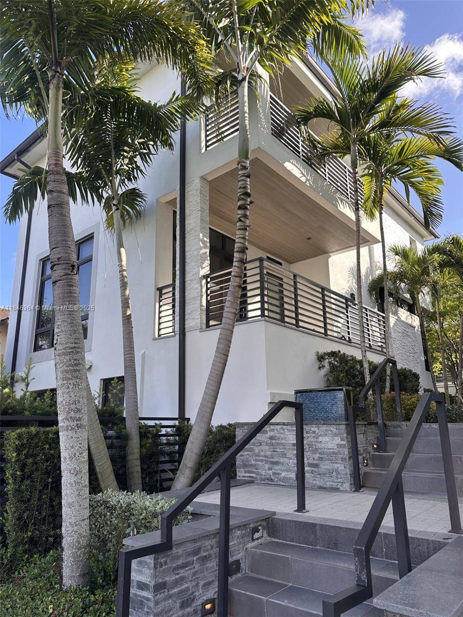 Doral, FL 33166,8231 NW 48th St
