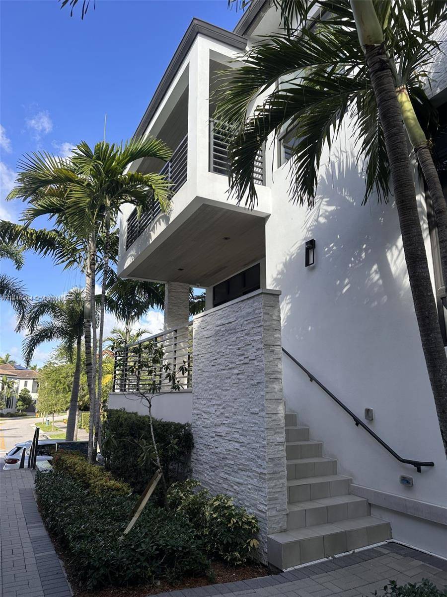 Doral, FL 33166,8231 NW 48th St