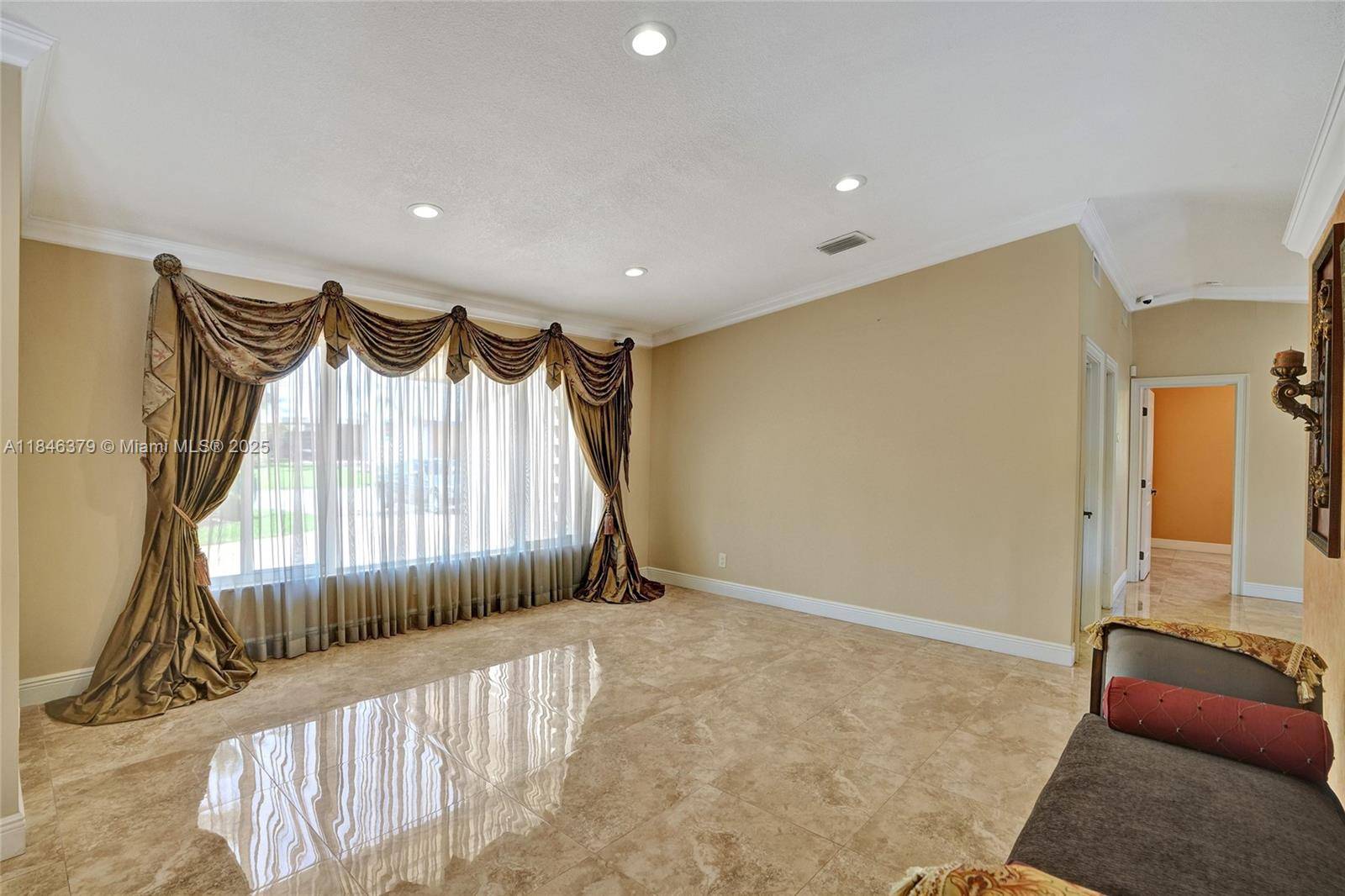 Hialeah, FL 33015,7135 N Augusta Dr