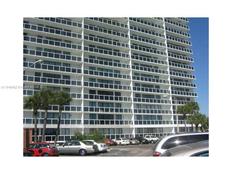 Aventura, FL 33180,20515 E Country Club Dr #1449