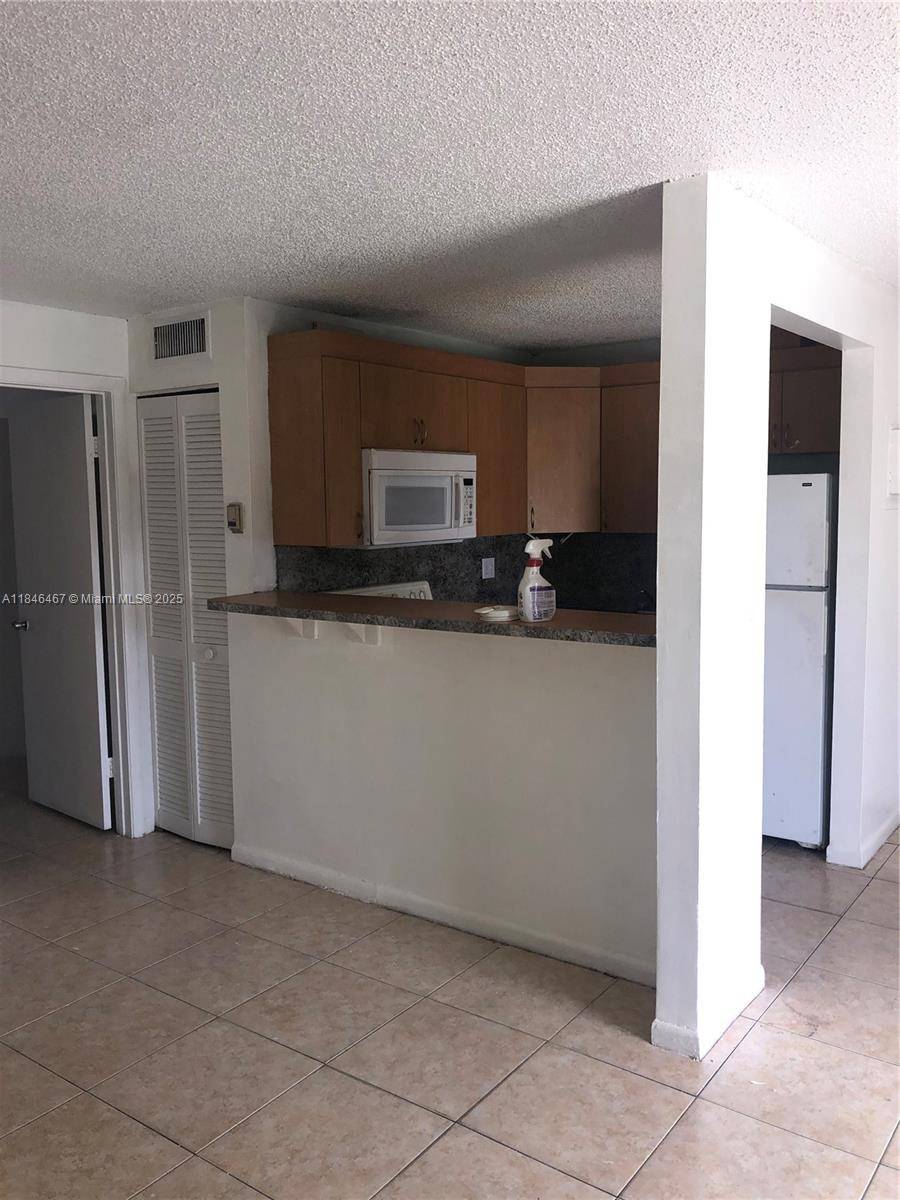 Oakland Park, FL 33334,95 NE 41st St #M199